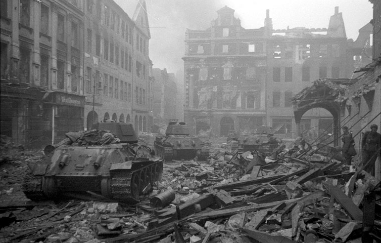 Soviet-tanksd-advance-through-shattered-berlin-streets