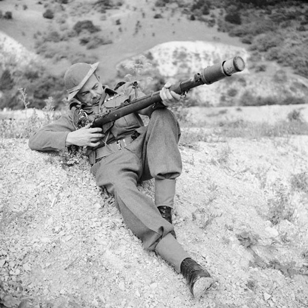 A_member_of_the_Home_Guard_demonstrates_a_rifle_equipped_to_fire_an_anti-tank_grenade,_Dorking,_3_August_1942._H22061