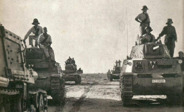 M13/40 tanks of the Italian Army moving across the Western Desert. Babini Group.